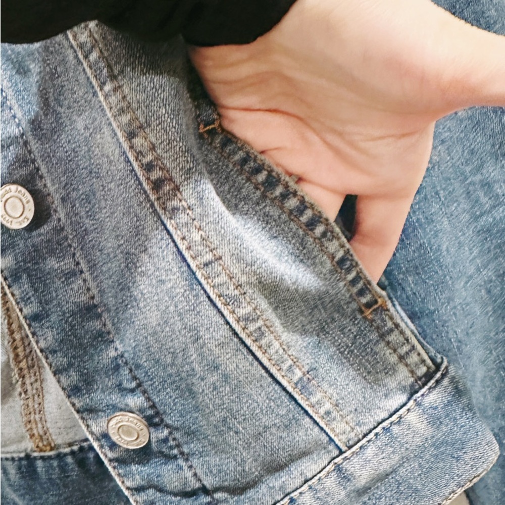 Cropped Denim Jacket - Picture 5 of 6